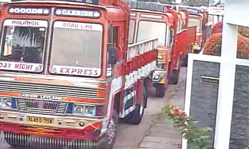 illegal parking at FCI road chalakkudi