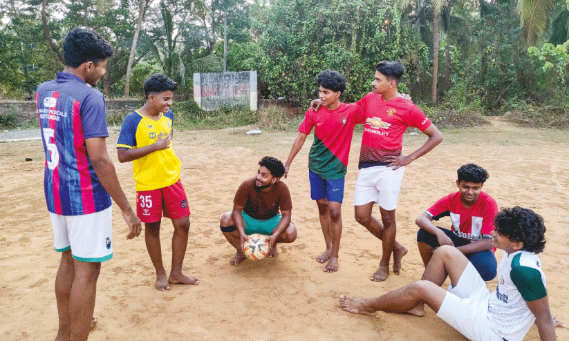 കളിയല്ല , ഇനി കാര്യം പറയാം... കളിയല്ല , ഇനി കാര്യം പറയാം...