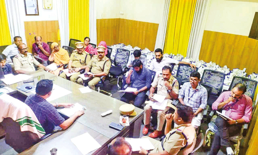 മഞ്ചേരിയിൽ കലാശക്കൊട്ടിന് നിയന്ത്രണം മഞ്ചേരിയിൽ കലാശക്കൊട്ടിന് നിയന്ത്രണം