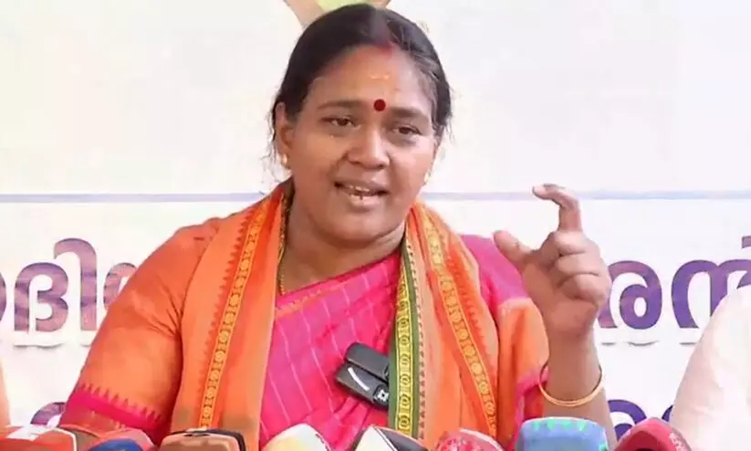 കണ്ണൂരിലെ ഉന്നത സി.പി.എം നേതാവിനെ ബി.ജെ.പിയിൽ ചേർക്കാൻ ദല്ലാള് നന്ദകുമാർ ഓഫിസ് നിരങ്ങി -ശോഭ സുരേന്ദ്രൻ കണ്ണൂരിലെ ഉന്നത സി.പി.എം നേതാവിനെ ബി.ജെ.പിയിൽ ചേർക്കാൻ ദല്ലാള് നന്ദകുമാർ ഓഫിസ് നിരങ്ങി -ശോഭ സുരേന്ദ്രൻ