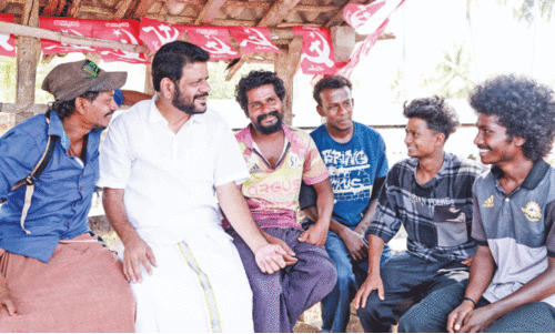 സ്ഥാനാർഥിക്കൊപ്പം; കേ​ട്ടും പ​റ​ഞ്ഞും ശ്രീ​ക​ണ്ഠ​ൻ