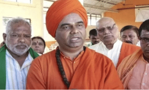 ധാർവാഡിൽ ലിംഗായത്ത് സ്വാമി പത്രിക പിൻവലിച്ചു