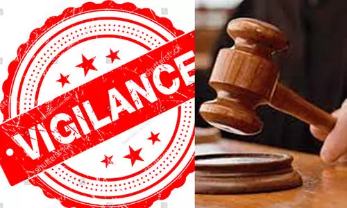 കൈക്കൂലി വാങ്ങിയ വില്ലേജ് ഓഫീസർക്കും ഫീൽഡ് അസിസ്റ്റന്റിനും ഒമ്പത് വർഷം കഠിന തടവും 40,000 രൂപ വീതം പിഴയും