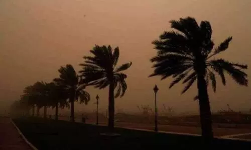 ചൊ​വ്വാ​ഴ്ച പൊ​ടി​നി​റ​ഞ്ഞ അ​ന്ത​രീ​ക്ഷം