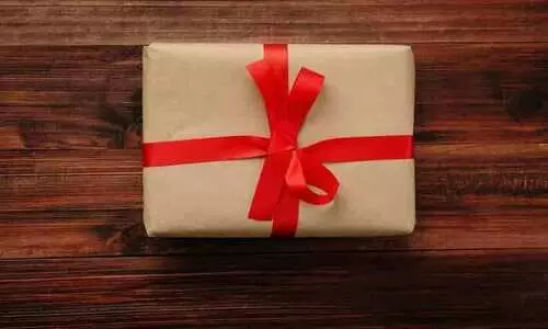 കുട്ടികൾ അധ്യാപകർക്ക് വിലയേറിയ സമ്മാനം നൽകരുതെന്ന് വിദ്യാഭ്യാസ വകുപ്പ്