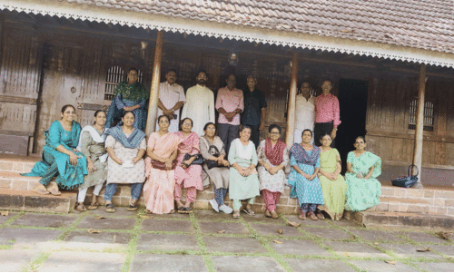 വയസ്സായതിനാൽ അടങ്ങിയൊതുങ്ങി വീട്ടിലിരിക്കാൻ ഇവർക്ക് സൗകര്യമില്ല