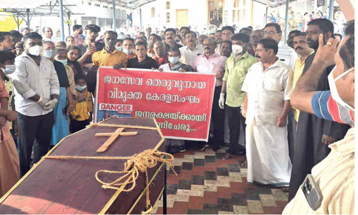 ആലുവയിലെ പേവിഷബാധ മരണം; ബന്ധുക്കൾ പ്രതിഷേധിച്ചു