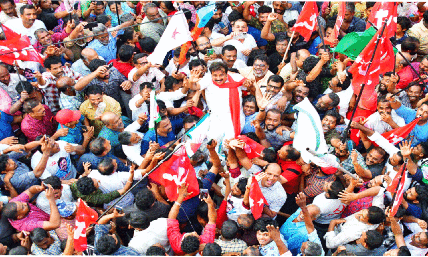 ആവേശത്തിരയായി കൊട്ടിക്കലാശം