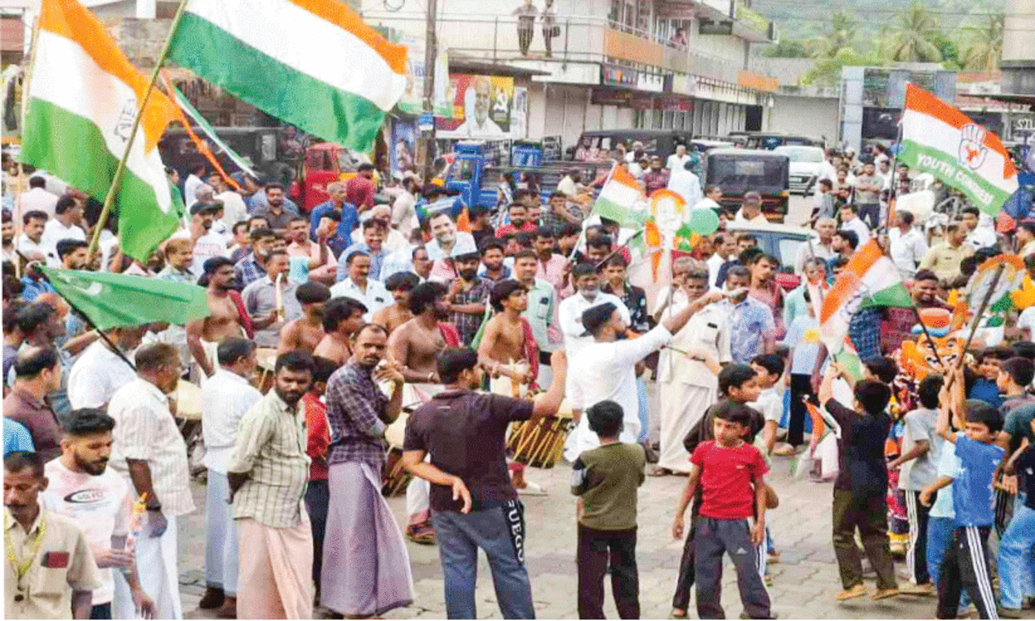 കൊ​ട്ടി​ക്ക​യ​റി ആ​വേ​ശം