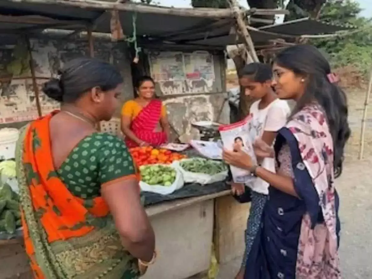 തെരഞ്ഞെടുപ്പിൽ കെട്ടിവെക്കാനുള്ള പണം ഒരു രൂപ നാണയങ്ങളായി നൽകി സ്ഥാനാർഥി