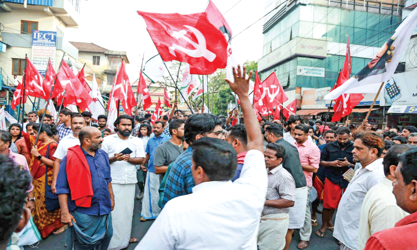 കൊ​ട്ടി​ക്ക​യ​റി ആ​വേ​ശം