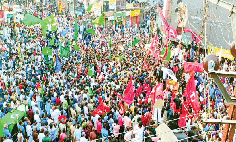 ആ​വേ​ശം ആ​കാ​ശ​ത്തോ​ളം