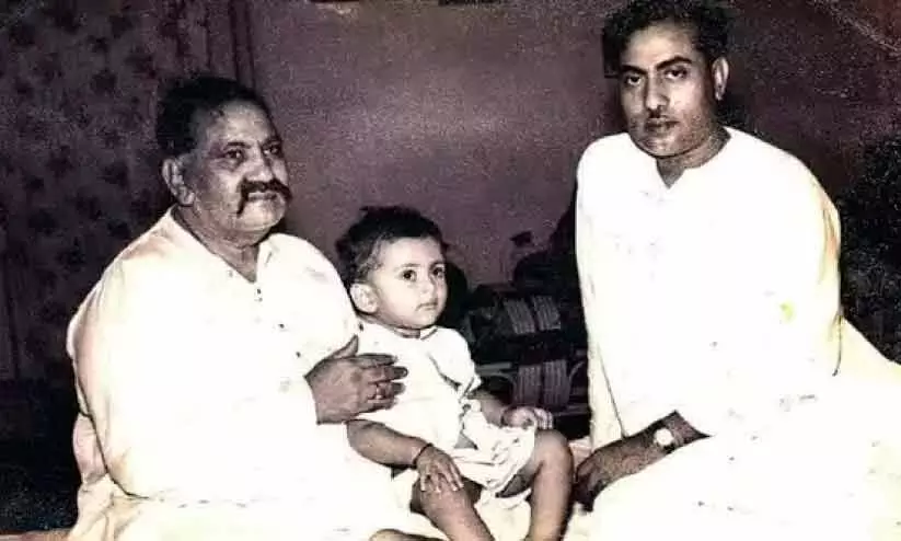 ഉസ്താദ്  ബഡേ ഗുലാം അലീഖാൻ മകൻ ഉസ്താദ് മുനവർ അലി ഖാനും കൊച്ചുമകൻ ഉസ്താദ് റാസാ അലി ഖാനുമൊപ്പം