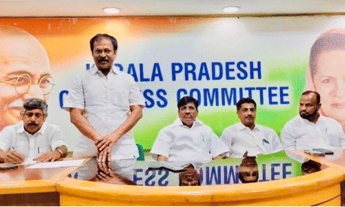 പ്ര​വാ​സി വോ​ട്ടു​ക​ൾ പ​ര​മാ​വ​ധി പോ​ൾ ചെ​യ്യി​പ്പി​ക്കും   -ശ​ങ്ക​ര​പ്പി​ള്ള കു​മ്പ​ള​ത്ത്