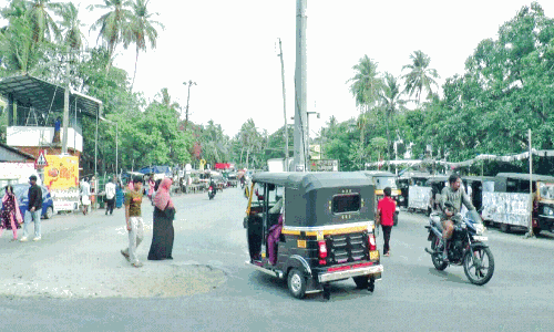 ആരവമൊഴിഞ്ഞ് കൊട്ടിക്കലാശം ആരവമൊഴിഞ്ഞ് കൊട്ടിക്കലാശം