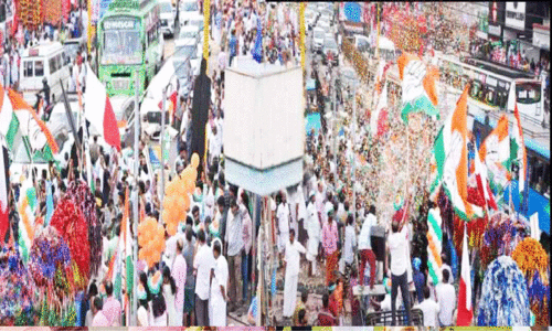 വാനിലുയര്‍ന്ന്​ കൊടികളും മുദ്രാവാക്യങ്ങളും