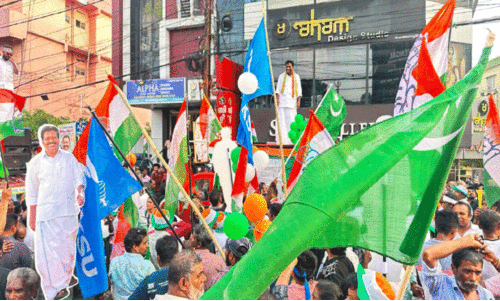 ചെങ്ങന്നൂരിൽ ആടിത്തിമിർത്ത്​ കൊട്ടിക്കലാശം