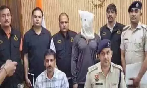 ബാങ്ക് മാനേജരെ തോക്ക് ചൂണ്ടി ഭീഷണിപ്പെടുത്തി തട്ടിക്കൊണ്ടുപോയ ദമ്പതികൾ അറസ്റ്റിൽ ബാങ്ക് മാനേജരെ തോക്ക് ചൂണ്ടി ഭീഷണിപ്പെടുത്തി തട്ടിക്കൊണ്ടുപോയ ദമ്പതികൾ അറസ്റ്റിൽ