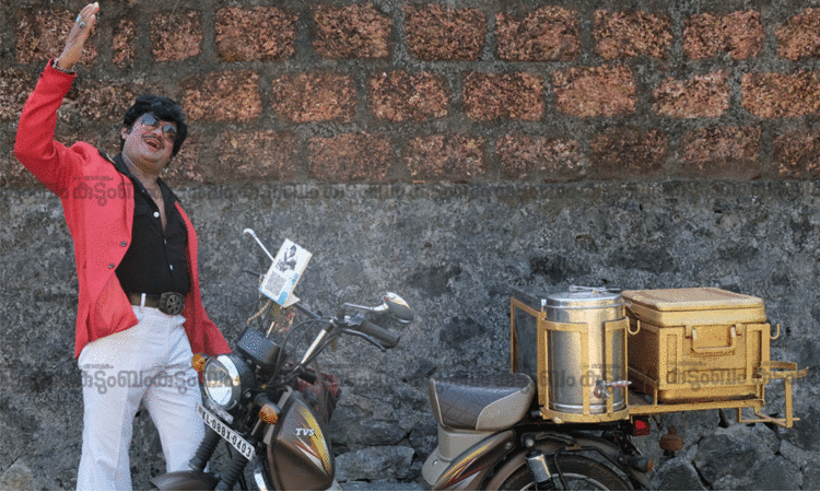 തൃശൂരിലുണ്ട് ബൈക്കിൽ ചായയും പലഹാരങ്ങളും വിൽക്കുന്ന ജയൻ