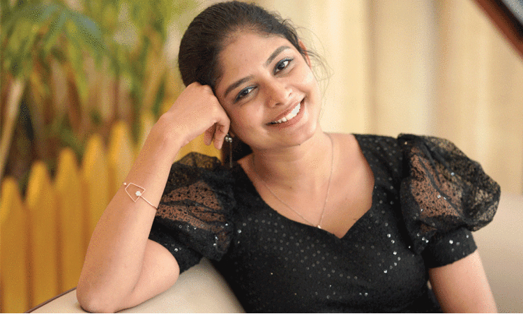 ‘പ്രേമലു’ സെറ്റിൽ ഞങ്ങൾ എല്ലാവരും നല്ല വൈബായിരുന്നു -അഖില ഭാർഗവൻ