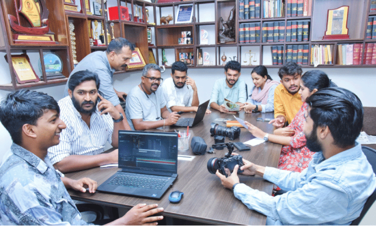 യു.​ഡി.​എ​ഫ് സൈ​ബ​ർ സം​ഘം