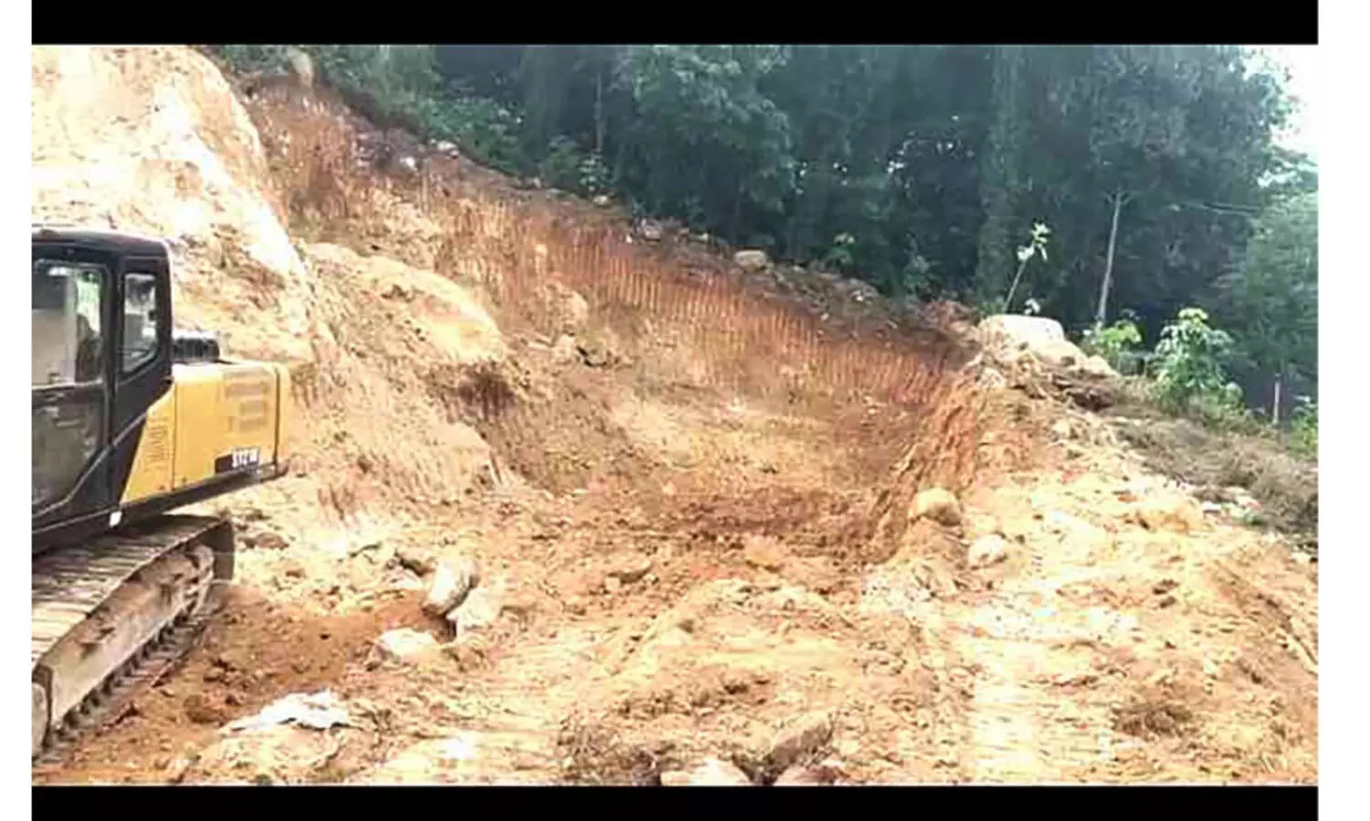 രായമംഗലം പഞ്ചായത്തിലെ മലമുറി മലയില്‍ വ്യാപക മണ്ണെടുപ്പ്