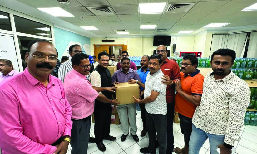 ശുചീകരണ സാമഗ്രികൾ എത്തിച്ച് എമിറേറ്റ്സ് മലയാളി അസോസിയേഷൻ ശുചീകരണ സാമഗ്രികൾ എത്തിച്ച് എമിറേറ്റ്സ് മലയാളി അസോസിയേഷൻ