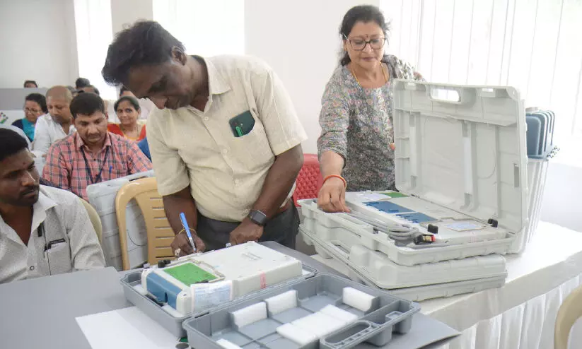 കർണാടകയിലെ 14 മണ്ഡലങ്ങളിൽ ഇന്ന് വിധിയെഴുത്ത് കർണാടകയിലെ 14 മണ്ഡലങ്ങളിൽ ഇന്ന് വിധിയെഴുത്ത്