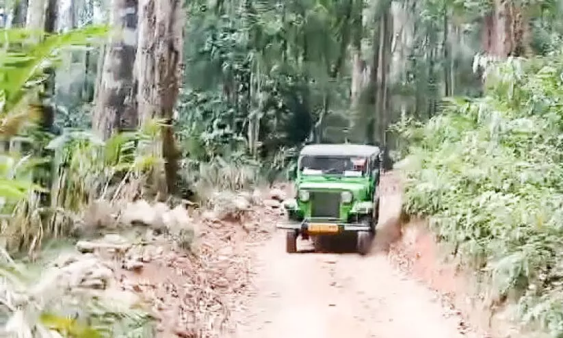 ആദ്യ പോളിങ് സംഘം പുറപ്പെട്ടത് ഇടമലക്കുടിക്ക് ആദ്യ പോളിങ് സംഘം പുറപ്പെട്ടത് ഇടമലക്കുടിക്ക്