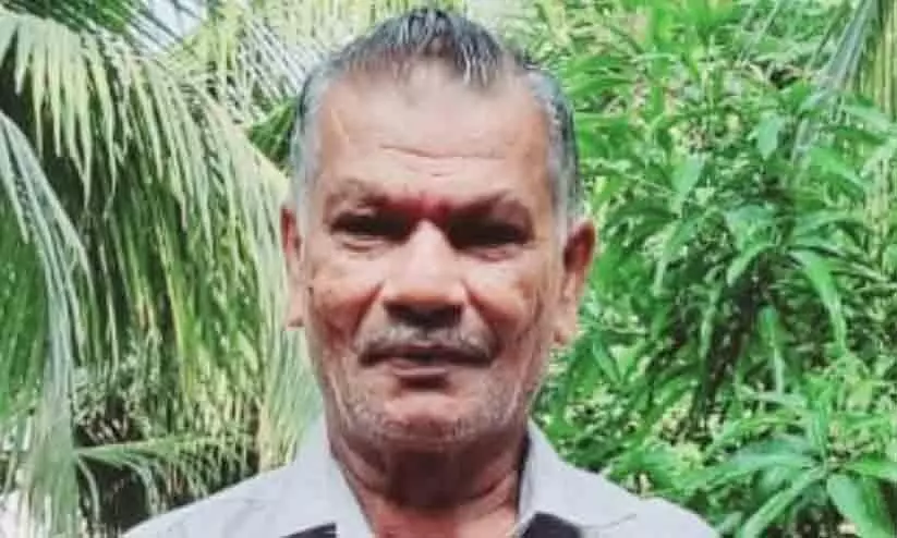 വോട്ടു ചെയ്യാൻ വരുന്നതിനിടെ ലോറിയിടിച്ച് സ്കൂട്ടര് യാത്രികൻ മരിച്ചു വോട്ടു ചെയ്യാൻ വരുന്നതിനിടെ ലോറിയിടിച്ച് സ്കൂട്ടര് യാത്രികൻ മരിച്ചു