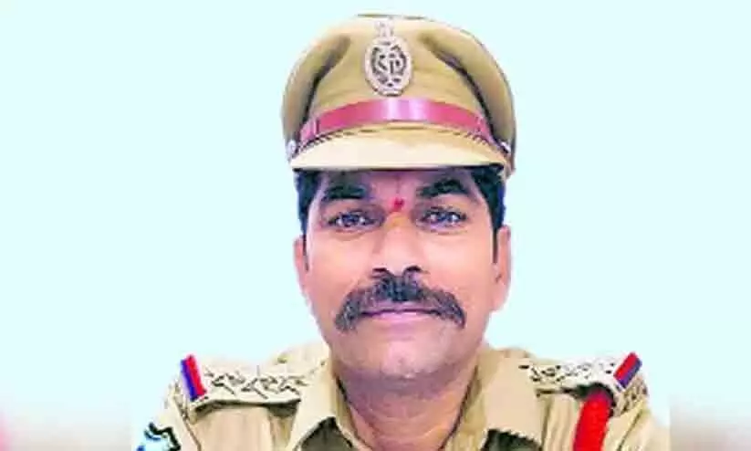 ക്രിമിനലുകൾക്കൊപ്പം ജന്മദിനമാഘോഷിച്ചു; ഹൈദരാബാദിൽ പൊലീസുകാരന് സസ്പെൻഷൻ