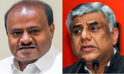 എ​ച്ച്.​ഡി. കു​മാ​ര​സ്വാ​മി​   പ്ര​ഫ. രാ​ജീ​വ്  ഗൗ​ഡ​