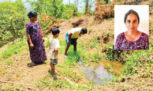 കടുവയുടെ മുന്നിൽനിന്ന് അത്ഭുതകരമായി രക്ഷപ്പെട്ട് യുവതി