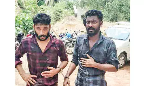 കഞ്ചാവ് വിൽപന: പൊലീസുകാരെ മർദിച്ച് രക്ഷപ്പെട്ട രണ്ടുപേർ പിടിയിൽ കഞ്ചാവ് വിൽപന: പൊലീസുകാരെ മർദിച്ച് രക്ഷപ്പെട്ട രണ്ടുപേർ പിടിയിൽ