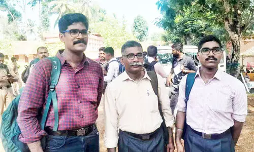 തി​ര​ഞ്ഞെ​ടു​പ്പി​ന് സുരക്ഷ ഒരുക്കാൻ അച്ഛനും മക്കളും