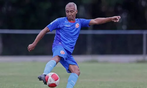 ഗംഭീരം ഈ തിരിച്ചുവരവ്! 58ാം വയസ്സിൽ ഇരട്ട ഗോളടിച്ച് റൊമാരിയോ ഗംഭീരം ഈ തിരിച്ചുവരവ്! 58ാം വയസ്സിൽ ഇരട്ട ഗോളടിച്ച് റൊമാരിയോ