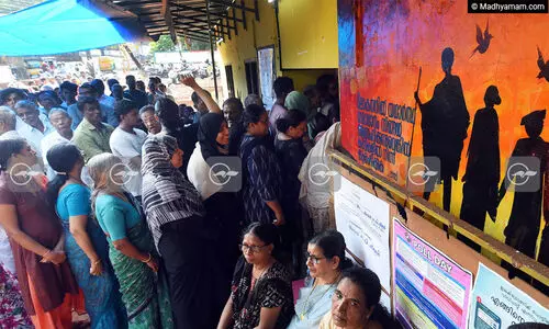 വോ​ട്ടു​യ​ന്ത്ര​ങ്ങ​ളു​ടെ ത​ക​രാ​ർ, മ​ന്ദ​​ഗ​തി​യി​ലെ പോ​ളി​ങ്: തെ​ര​ഞ്ഞെ​ടു​പ്പ് ക​മീ​ഷ​ന് പ​രാ​തി ന​ൽ​കി കോ​ൺ​​ഗ്ര​സ്