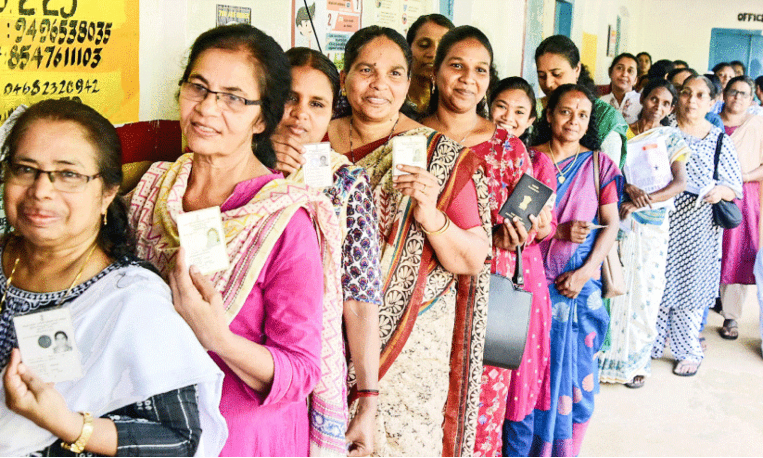 വോട്ടിങ്ങിന്​ മന്ദഗതി;  എരിവെയിലിൽ പൊരിഞ്ഞ് ജനം