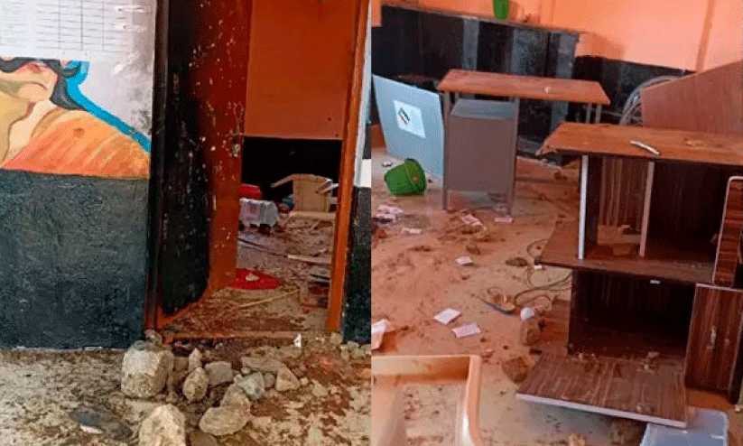 ചാമരാജ് നഗറിൽ പോളിങ് ബൂത്ത് തകർത്തു; ഉദ്യോഗസ്ഥർക്കും വോട്ടർക്കും പരിക്ക് ചാമരാജ് നഗറിൽ പോളിങ് ബൂത്ത് തകർത്തു; ഉദ്യോഗസ്ഥർക്കും വോട്ടർക്കും പരിക്ക്