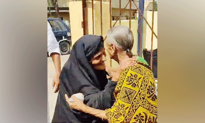 വർഷങ്ങൾക്കു ശേഷം ജാനമ്മയും ഫാത്തിമയും... വർഷങ്ങൾക്കു ശേഷം ജാനമ്മയും ഫാത്തിമയും...