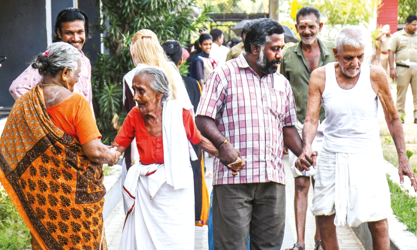 കൊടും ചൂടിലും തളരാത്ത ആവേശം പാലക്കാട് ജില്ലയിൽ പോളിങ് 73.28 കൊടും ചൂടിലും തളരാത്ത ആവേശം പാലക്കാട് ജില്ലയിൽ പോളിങ് 73.28