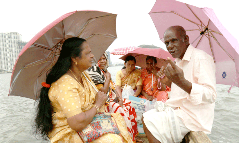 രാവിലെ ഉണർന്ന്​ ബൂത്തുകൾ; ചൂടിലും വാടാതെ വോട്ട്​