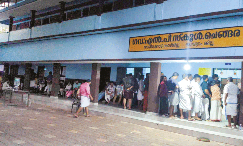 ഏറനാട്ടിൽ വോട്ടെടുപ്പ് പൂർത്തിയായത് രാത്രിയിൽ