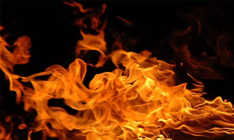 വിവാഹാഘോഷത്തിനിടെ പടക്കം പൊട്ടിച്ചു; തീ പടർന്ന് കുട്ടികളടക്കം ആറുപേർ വെന്തു മരിച്ചു