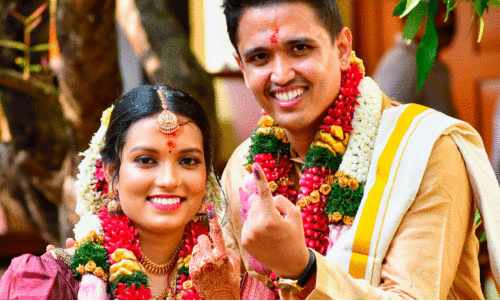 മംഗല്യ സ്​പെഷൽ വോട്ട്​; വിവാഹവേഷത്തിൽ ബൂത്തിലെത്തി നവദമ്പതികൾ