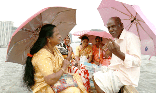 രാവിലെ ഉണർന്ന്​ ബൂത്തുകൾ; ചൂടിലും വാടാതെ വോട്ട്​