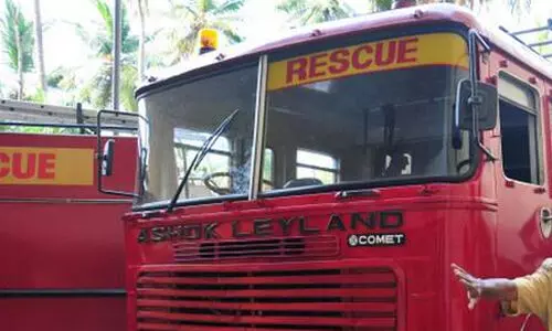 കിണറ്റിൽ വീണ നാല് വയസ്സുകാരനെ രക്ഷിക്കുന്നതിനിടെ രണ്ടുപേർ കുടുങ്ങി