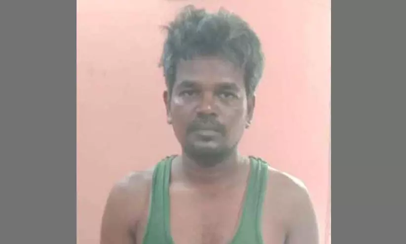 വീട്ടിലെത്തിയ തന്നെ ശ്രദ്ധിക്കാതെ വീഡിയോ കോളിൽ; ഭാര്യയുടെ കൈവെട്ടി ഭർത്താവ്