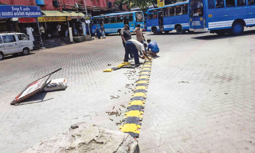 speed breaker at ottapalam bus stand