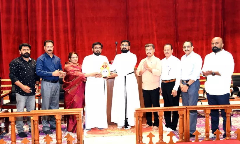 മാ​ർ​ത്തോ​മ ഇ​ട​വ​ക വി​കാ​രി​ക്ക് യാ​ത്ര​യ​യ​പ്പ് ന​ൽ​കി